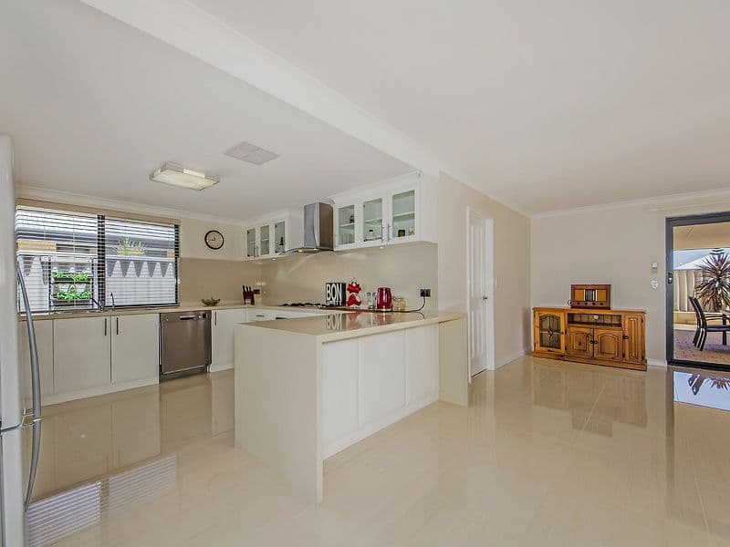 6 Valheru Avenue, ROCKINGHAM WA 6168, Rockingham - Image 1