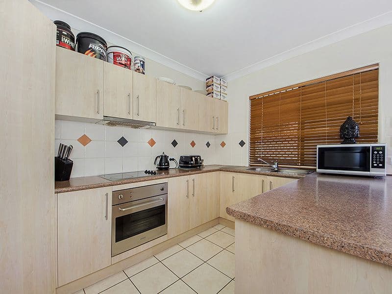 18 Louise Street, SOUTHPORT QLD 4215, Southport - Thumbnail 3