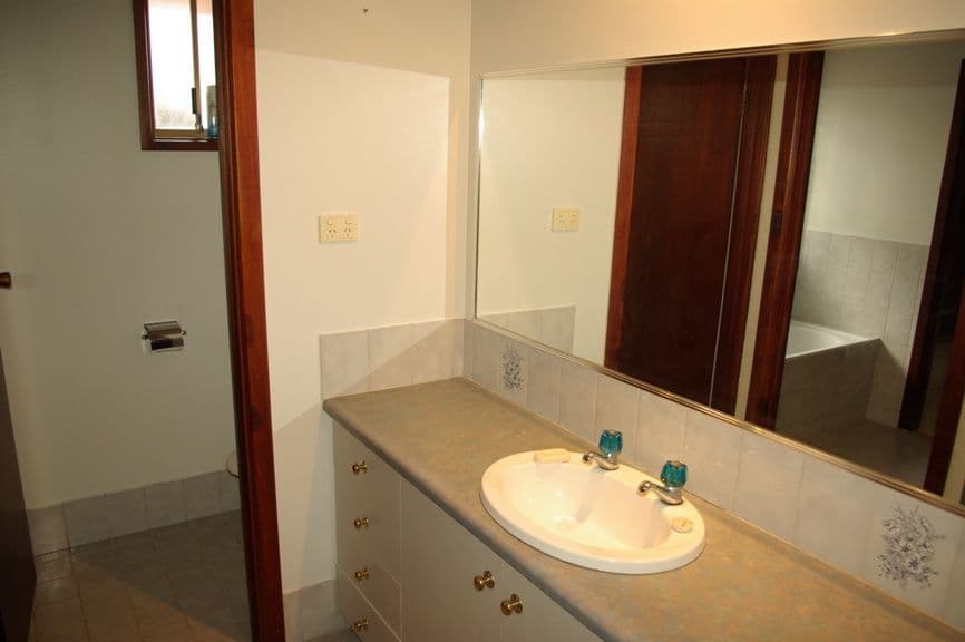 11 Simon Court, ABERFOYLE PARK SA 5159, Aberfoyle Park - Thumbnail 3