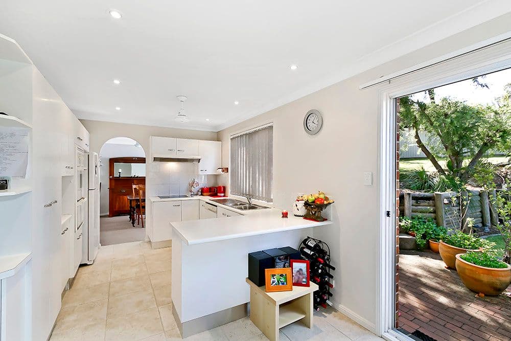 220 Cresthaven Avenue, BATEAU BAY NSW 2261, Bateau Bay - Thumbnail 4