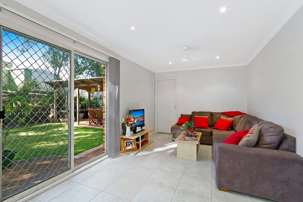 220 Cresthaven Avenue, BATEAU BAY NSW 2261, Bateau Bay - Thumbnail 5