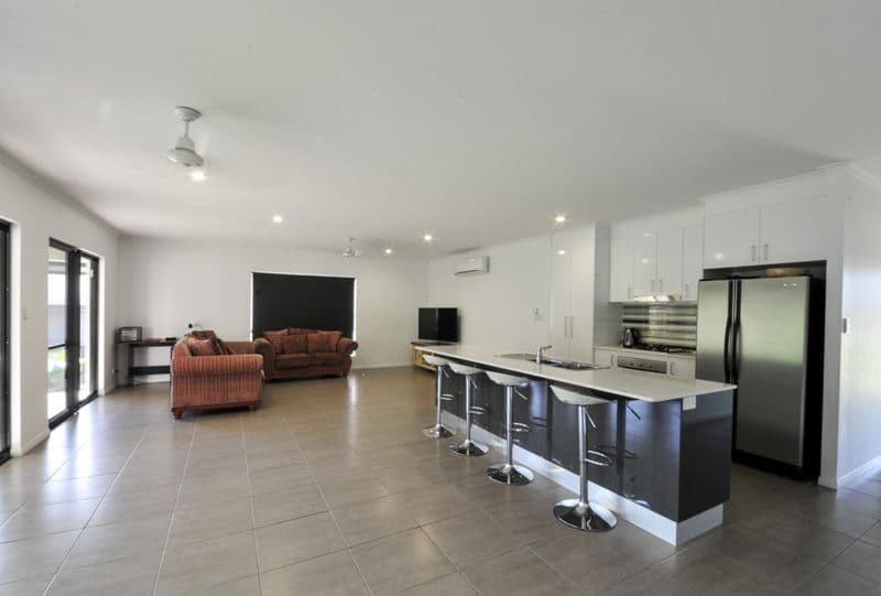 5 Jonquill Court, CANNONVALE QLD 4802, Cannonvale - Thumbnail 2