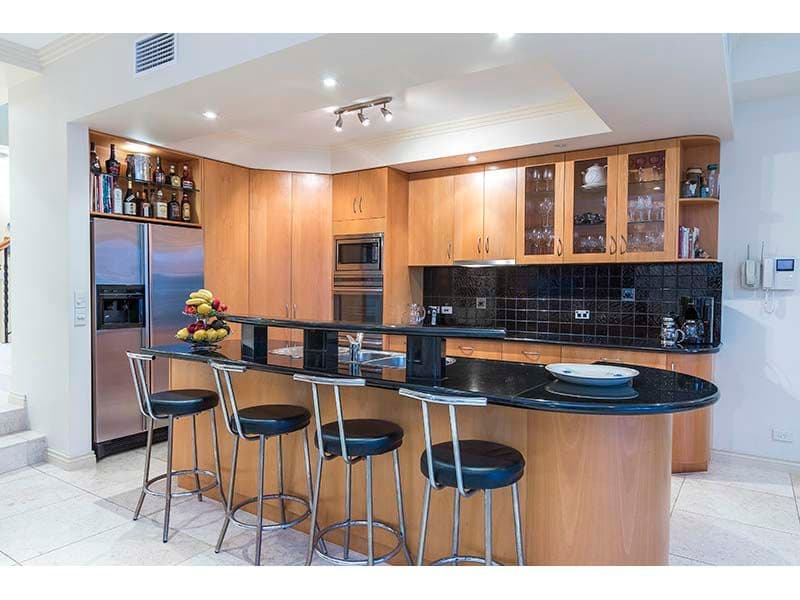 9 Tarcoola Crescent, CHEVRON ISLAND QLD 4217, Chevron Island - Thumbnail 5