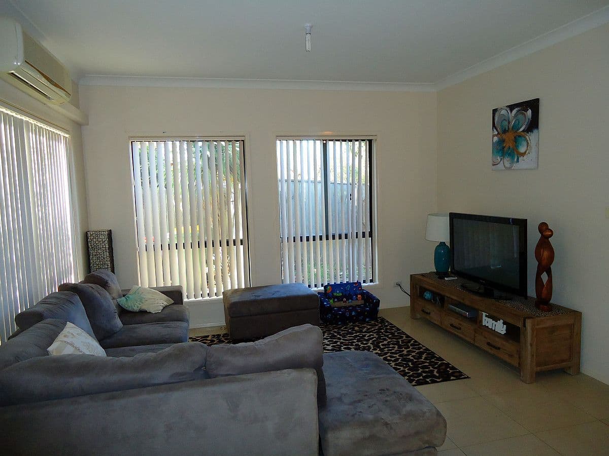74 Hume Boulevard, KILLARNEY VALE NSW 2261, Killarney Vale - Thumbnail 4
