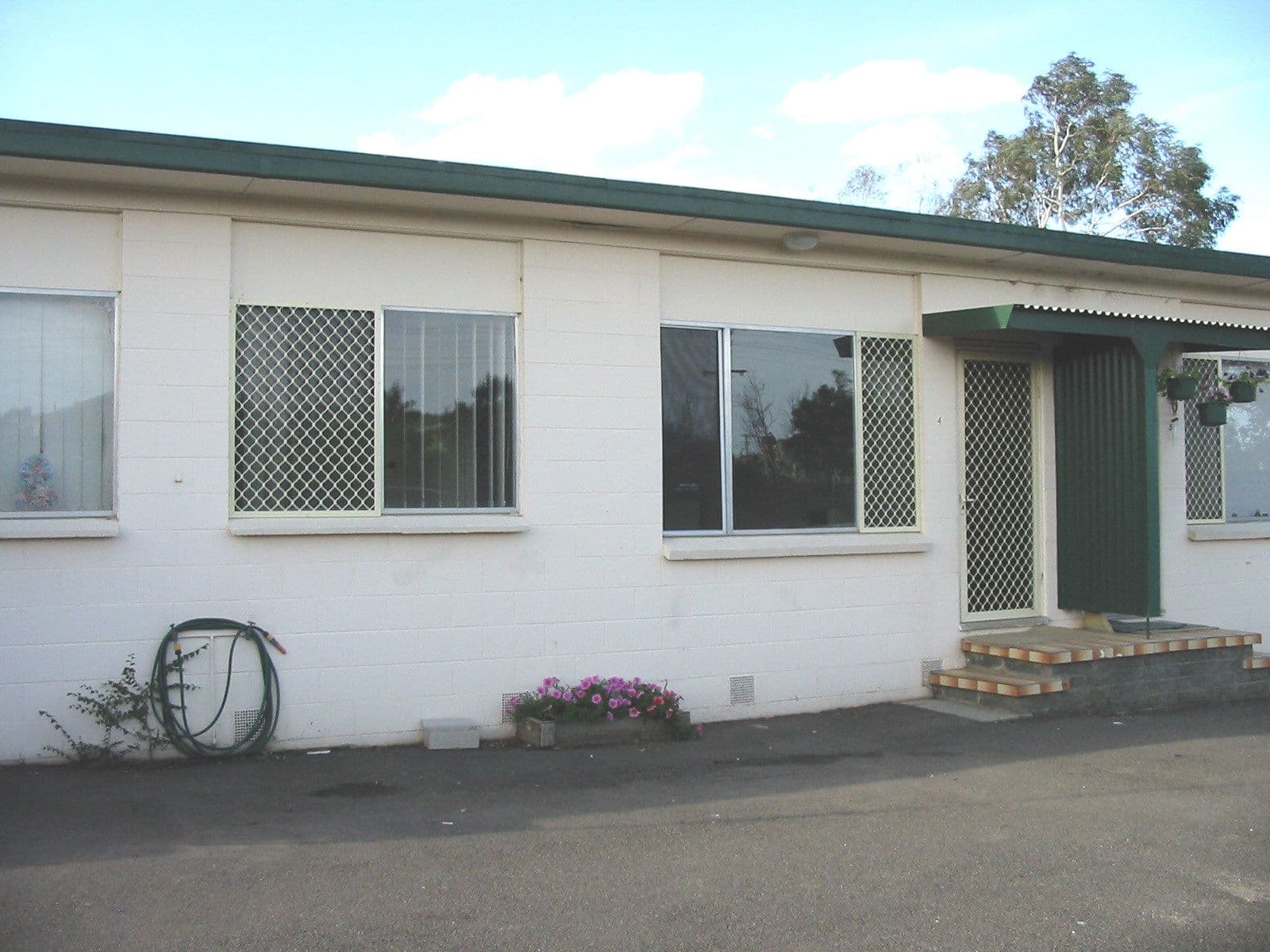 4/2 Mcewan Avenue, OAKS ESTATE ACT 2620, Oaks Estate - Image 1