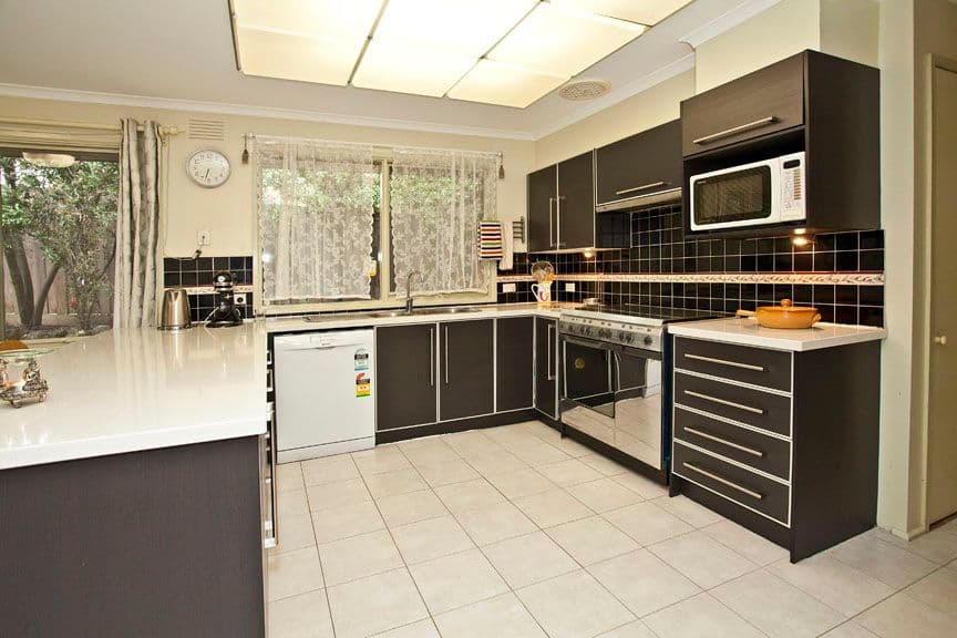 8 Burbank Court, WHEELERS HILL VIC 3150, Wheelers Hill - Thumbnail 3