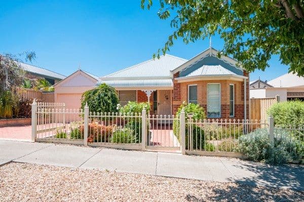 7 Reay Drive, CRAIGIEBURN VIC 3064, Craigieburn - Image 1