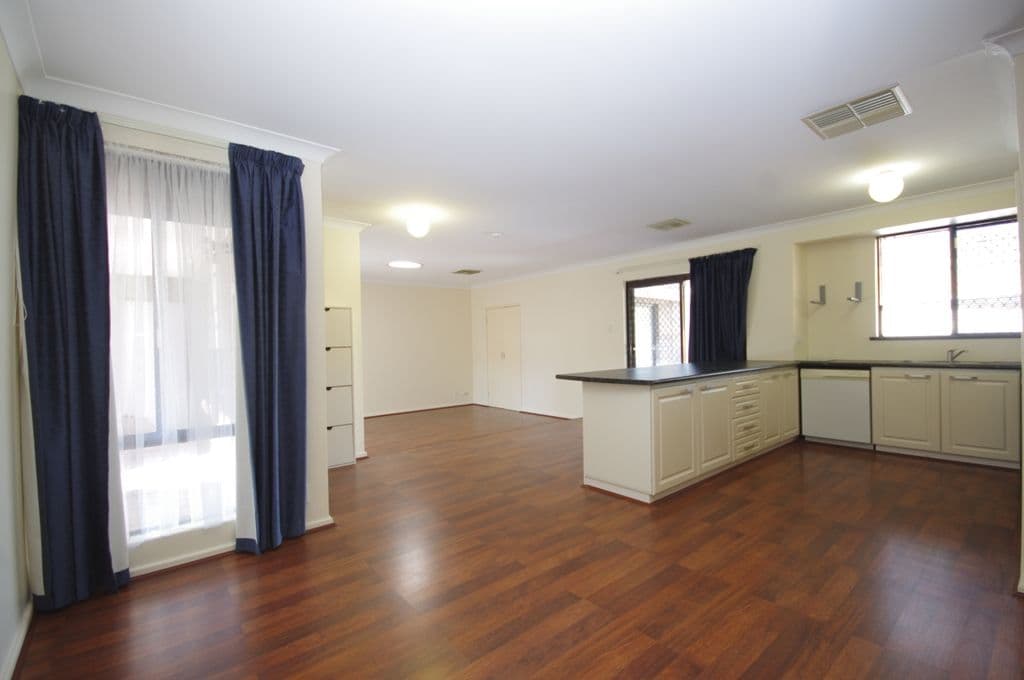 74 Pilkington Circus, BEECHBORO WA 6063, Beechboro - Thumbnail 4