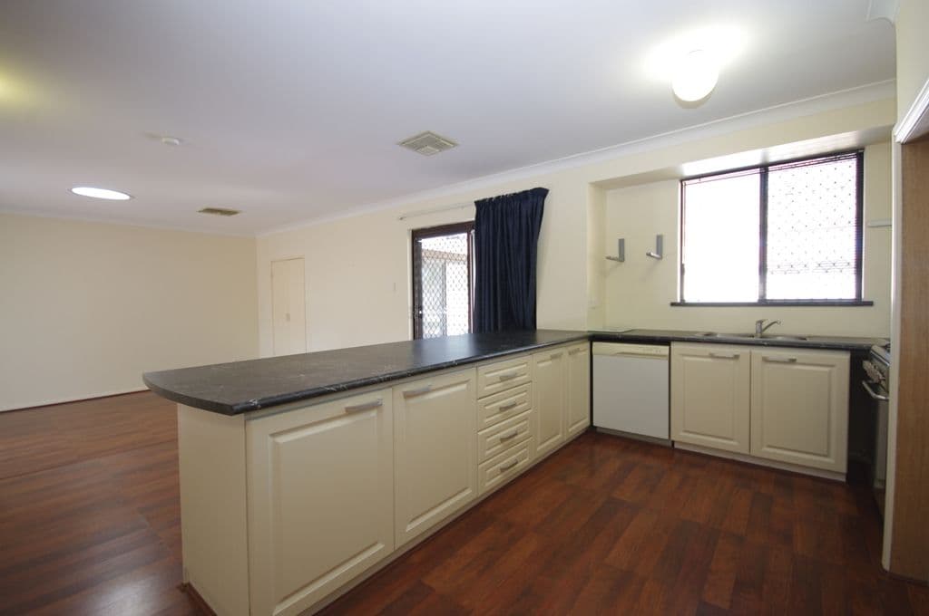 74 Pilkington Circus, BEECHBORO WA 6063, Beechboro - Thumbnail 5