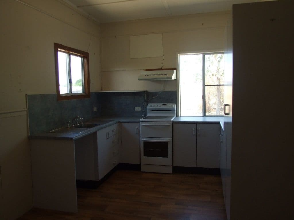 82 Eagle Street, LONGREACH QLD 4730, Longreach - Thumbnail 3