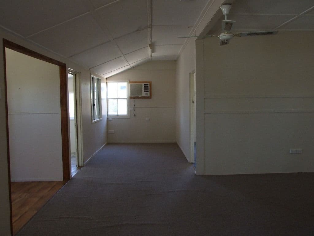 82 Eagle Street, LONGREACH QLD 4730, Longreach - Thumbnail 4