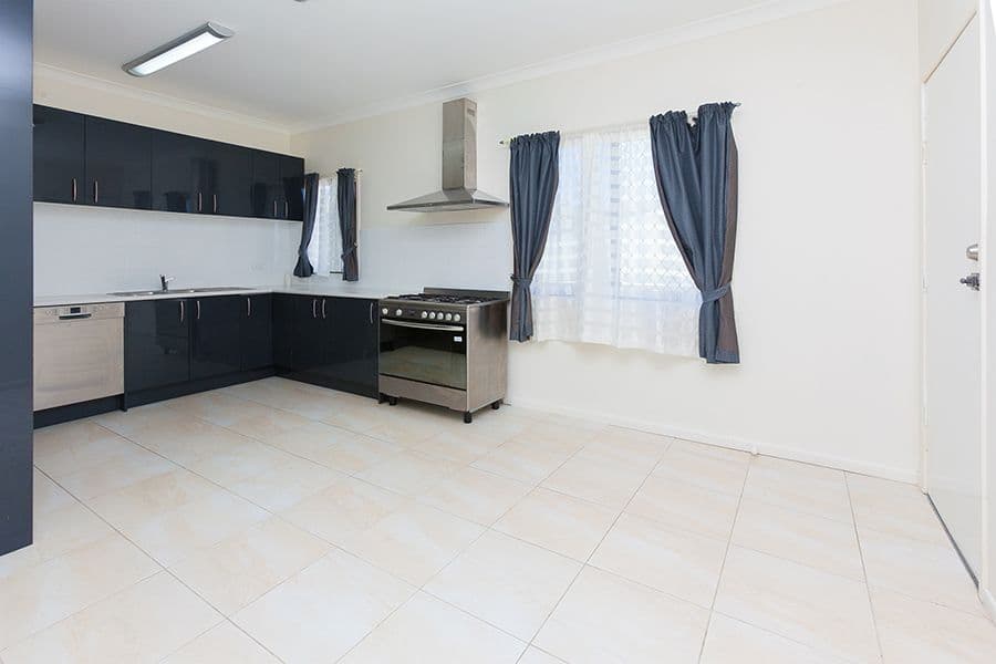 47 Glindemann Drive, HOLLAND PARK QLD 4121, Holland Park - Thumbnail 3