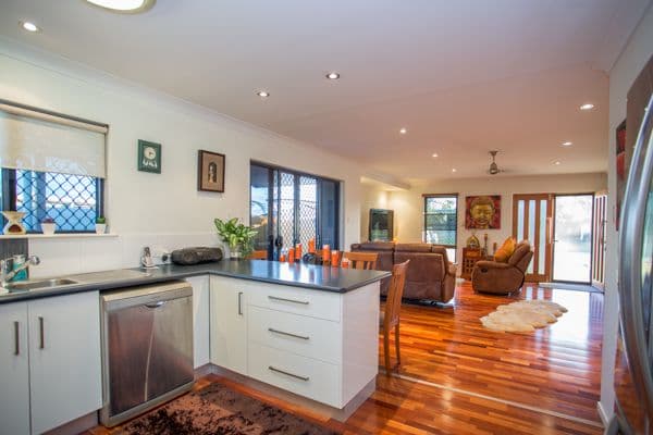 21 Churchill Avenue, OORALEA QLD 4740, Ooralea - Thumbnail 5