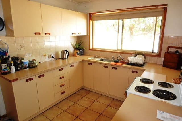 2 Parry Street, SEYMOUR VIC 3660, Seymour - Thumbnail 2