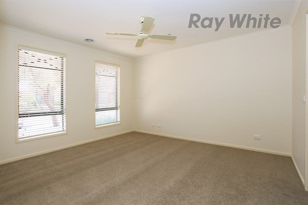 6 Newburgh Court, POINT COOK VIC 3030, Point Cook - Thumbnail 3