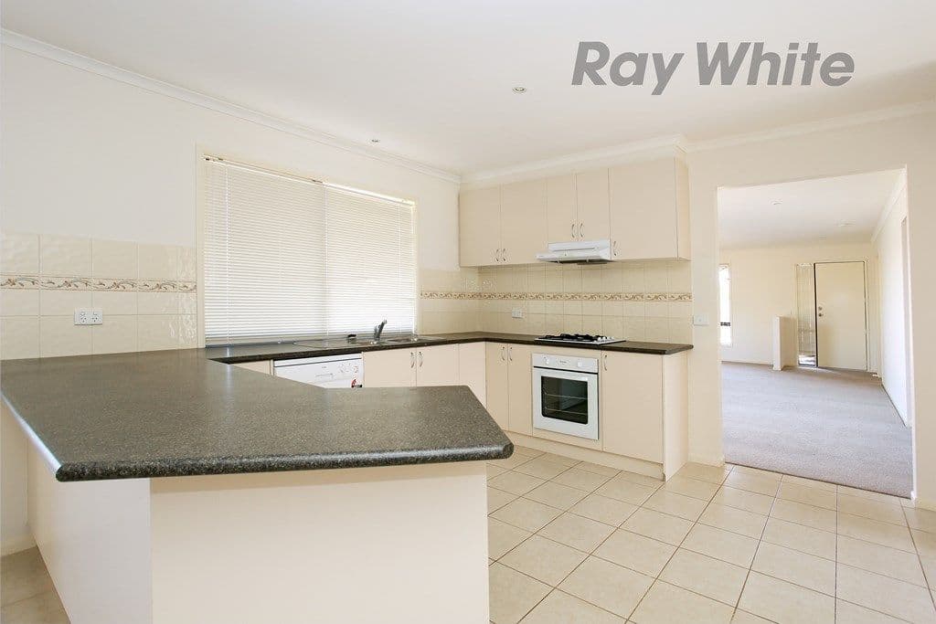 6 Newburgh Court, POINT COOK VIC 3030, Point Cook - Thumbnail 5