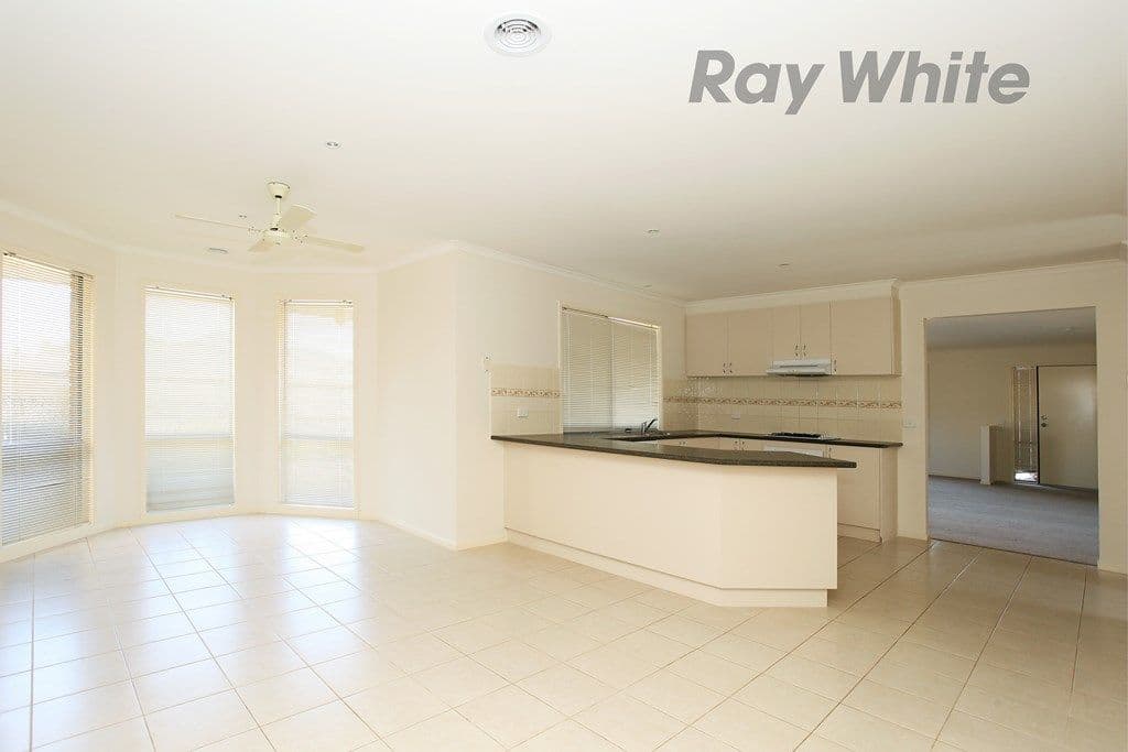 6 Newburgh Court, POINT COOK VIC 3030, Point Cook - Thumbnail 6