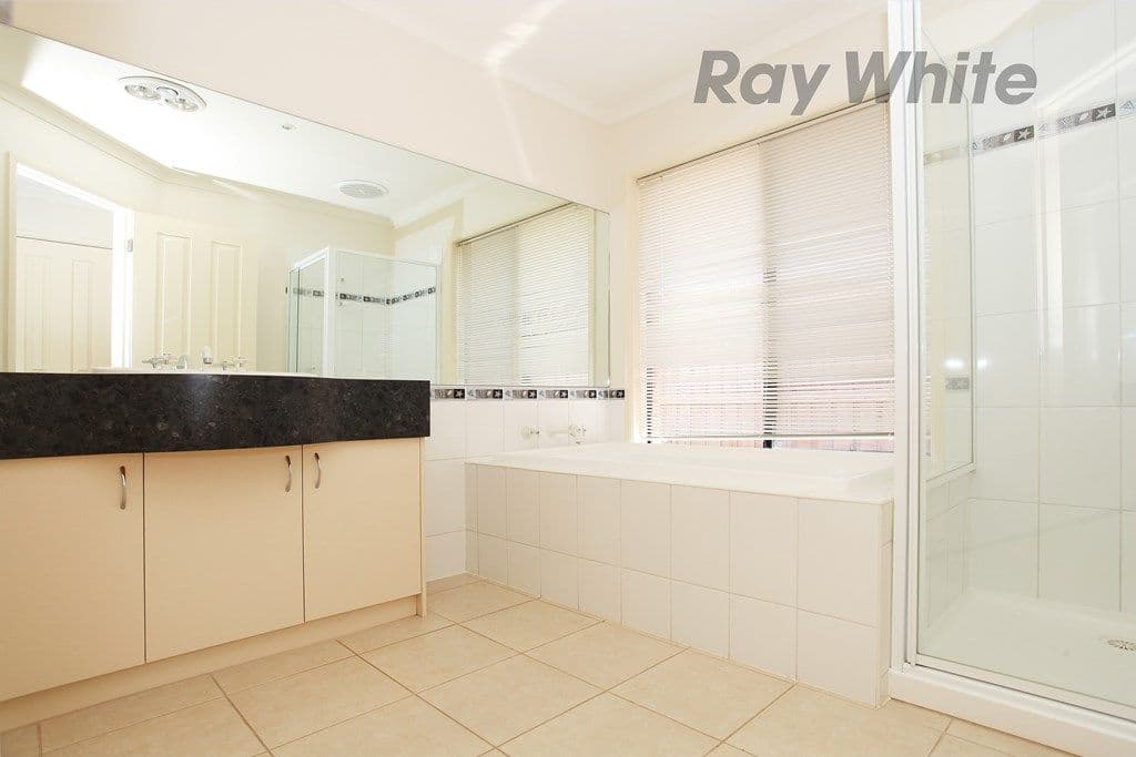 6 Newburgh Court, POINT COOK VIC 3030, Point Cook - Thumbnail 8