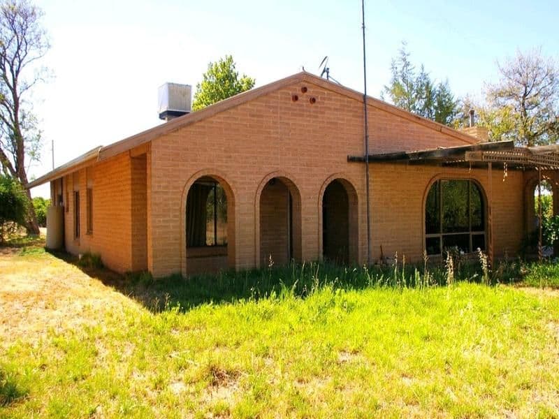 16 Dobson Avenue, Rosanna, Rosanna - Image 1