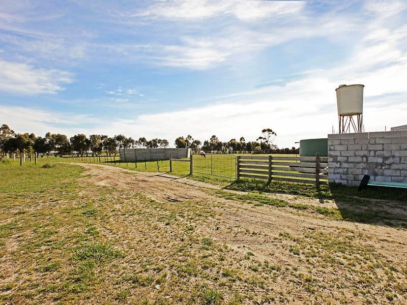 30 Bells Road, ROKEWOOD VIC 3330, Rokewood - Thumbnail 2