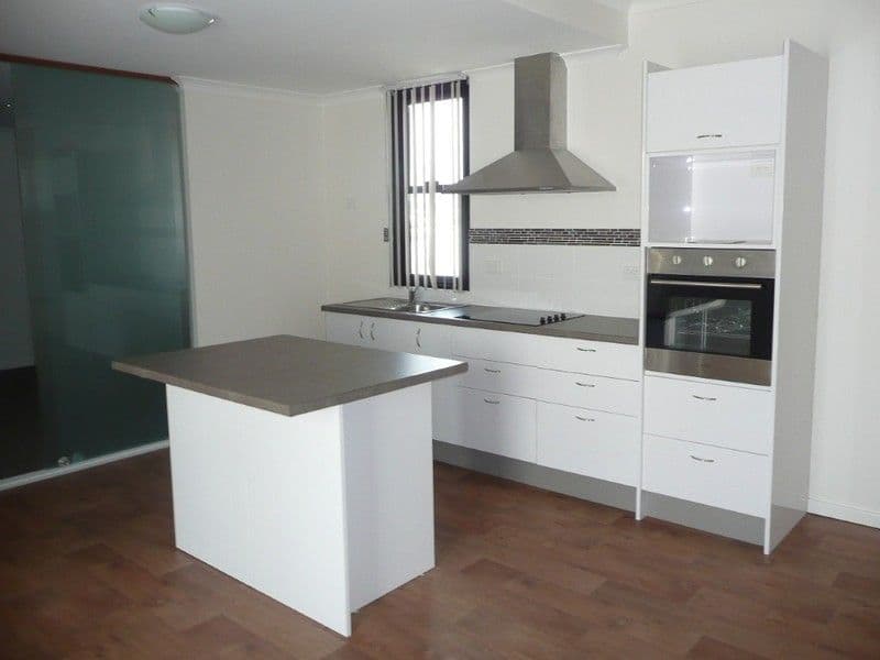 Unit 2/5 Beacon Close, SOUTH HEDLAND WA 6722, South Hedland - Thumbnail 2