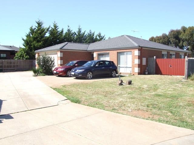 72 Smoult Drive, KURUNJANG VIC 3337, Kurunjang - Thumbnail 2