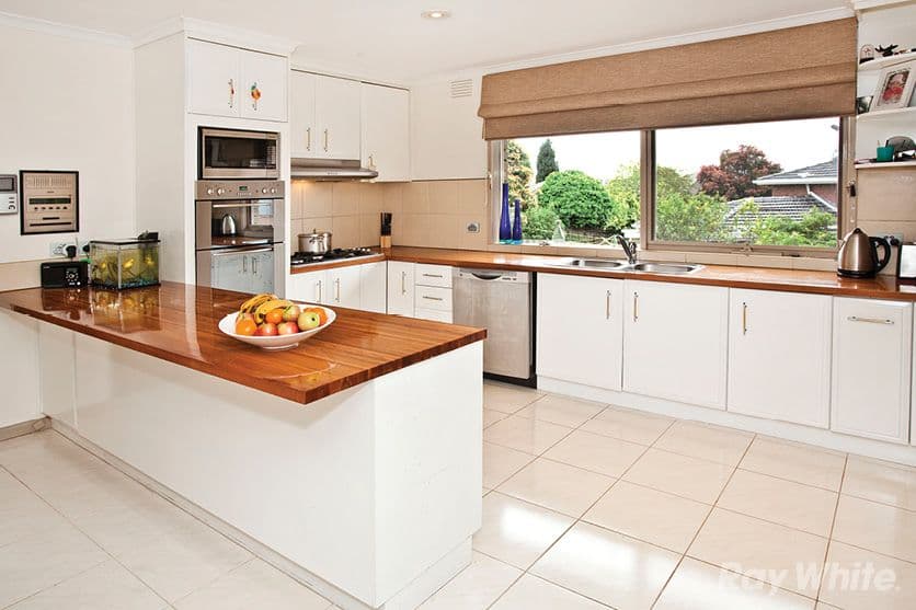 9 Erskine Crescent, WHEELERS HILL VIC 3150, Wheelers Hill - Thumbnail 2