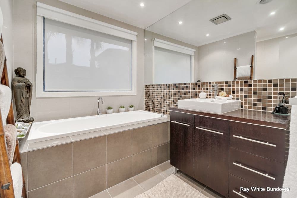 11 Eaglet Court, MILL PARK VIC 3082, Mill Park - Thumbnail 8