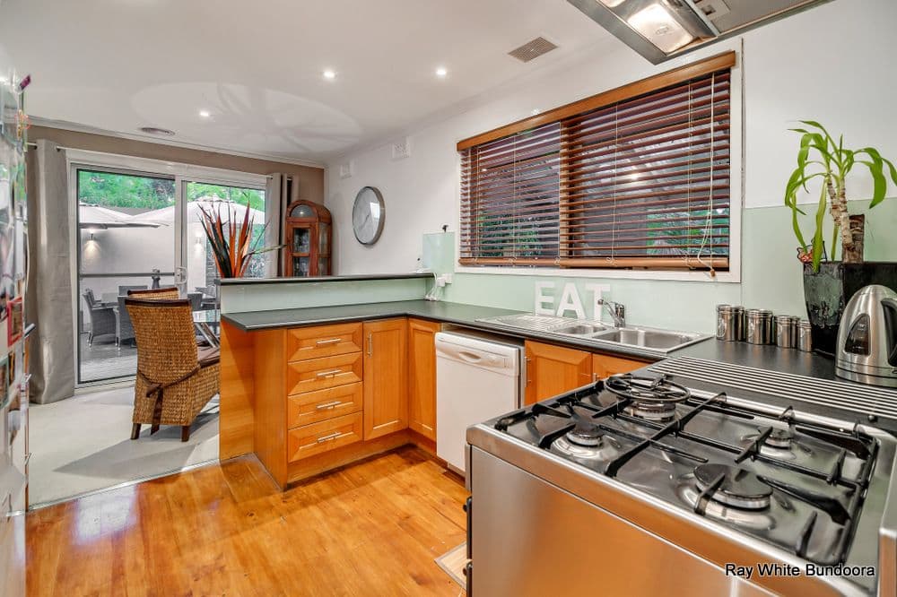 11 Eaglet Court, MILL PARK VIC 3082, Mill Park - Thumbnail 4