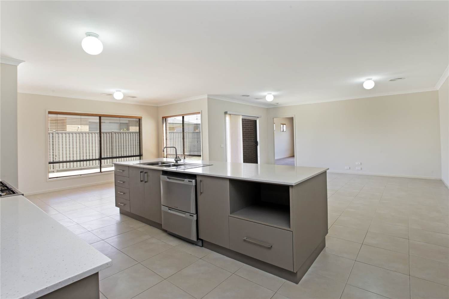 49 Moorhen Drive, LARA VIC 3212, Lara - Thumbnail 4