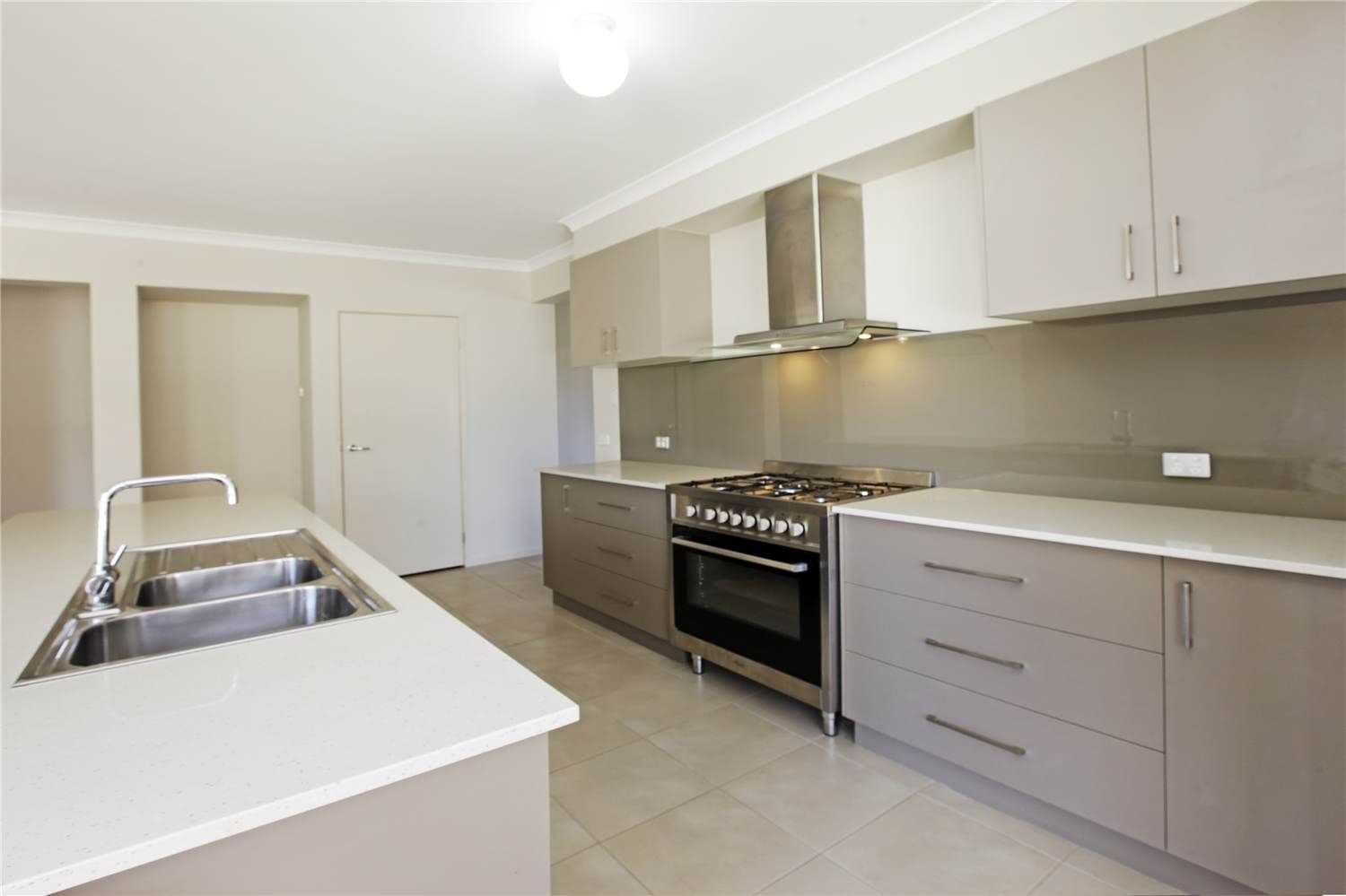 49 Moorhen Drive, LARA VIC 3212, Lara - Thumbnail 2