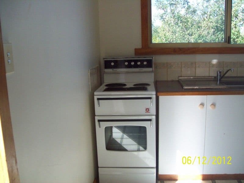 18 Bell Street, BEACONSFIELD TAS 7270, Beaconsfield - Thumbnail 2