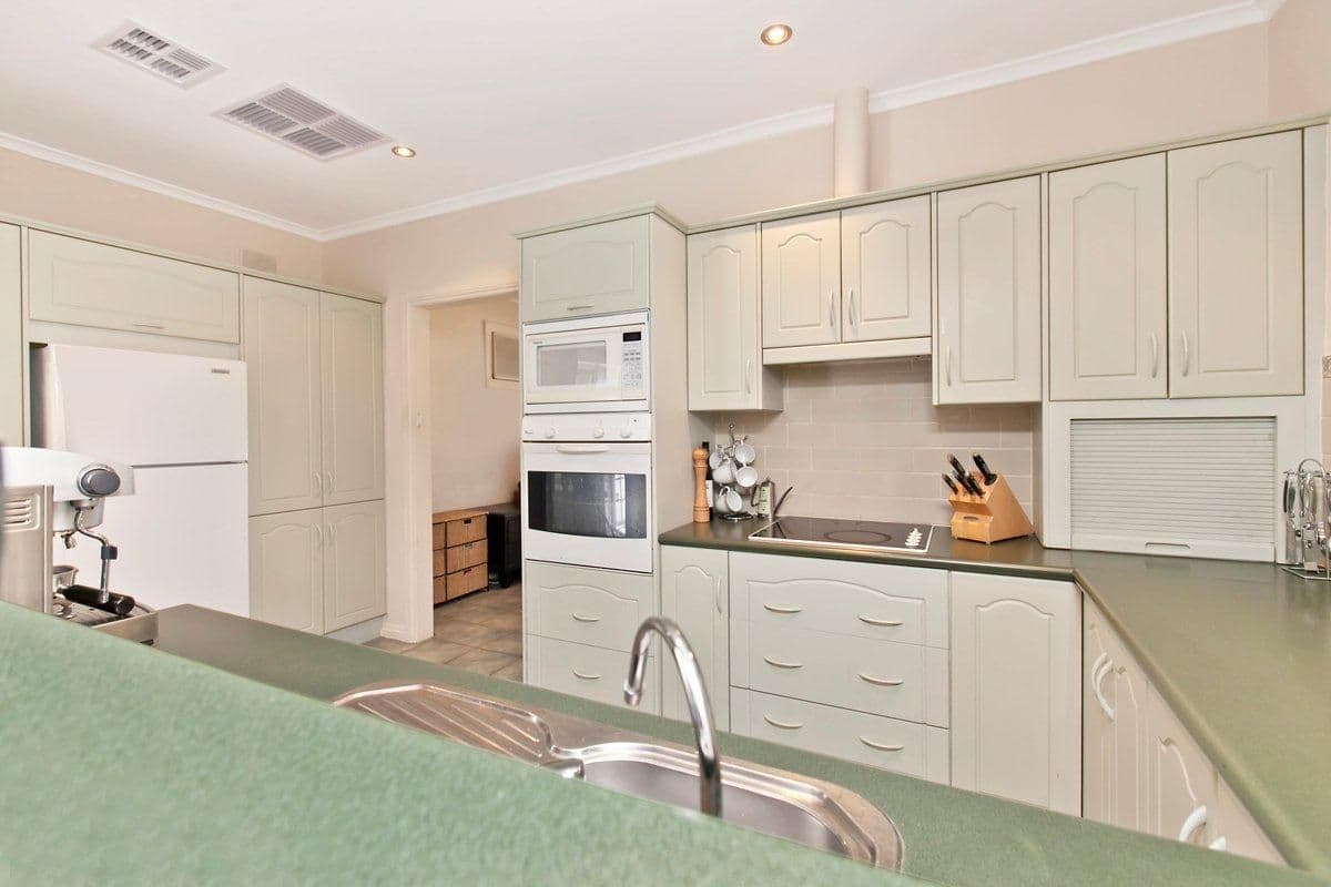 28 Knightsbridge Avenue, VALLEY VIEW SA 5093, Valley View - Thumbnail 2