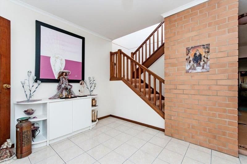 5 Cheviot Place, SINNAMON PARK QLD 4073, Sinnamon Park - Thumbnail 3