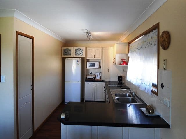 17 Endeavour Drive, BANKSIA BEACH QLD 4507, Banksia Beach - Thumbnail 3