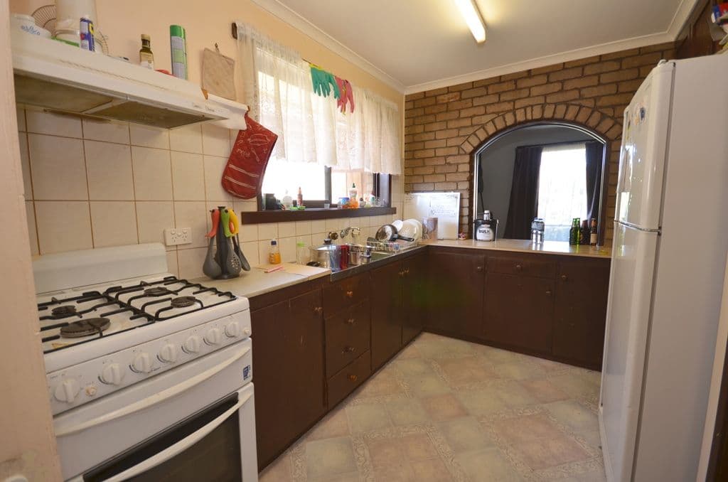 16 Carpenter Street, WENDOUREE  Victoria  3355, Australia, Wendouree - Thumbnail 2