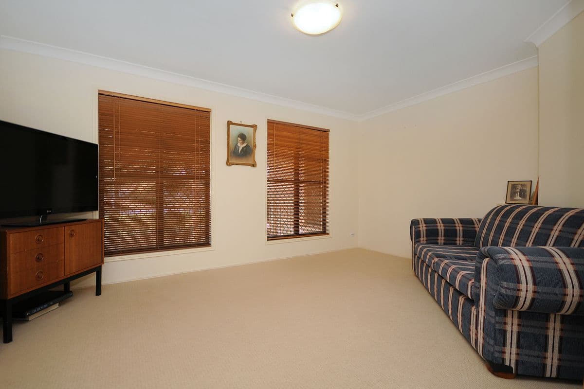 13 Fadden Crescent, MIDDLE RIDGE QLD 4350, Middle Ridge - Thumbnail 2