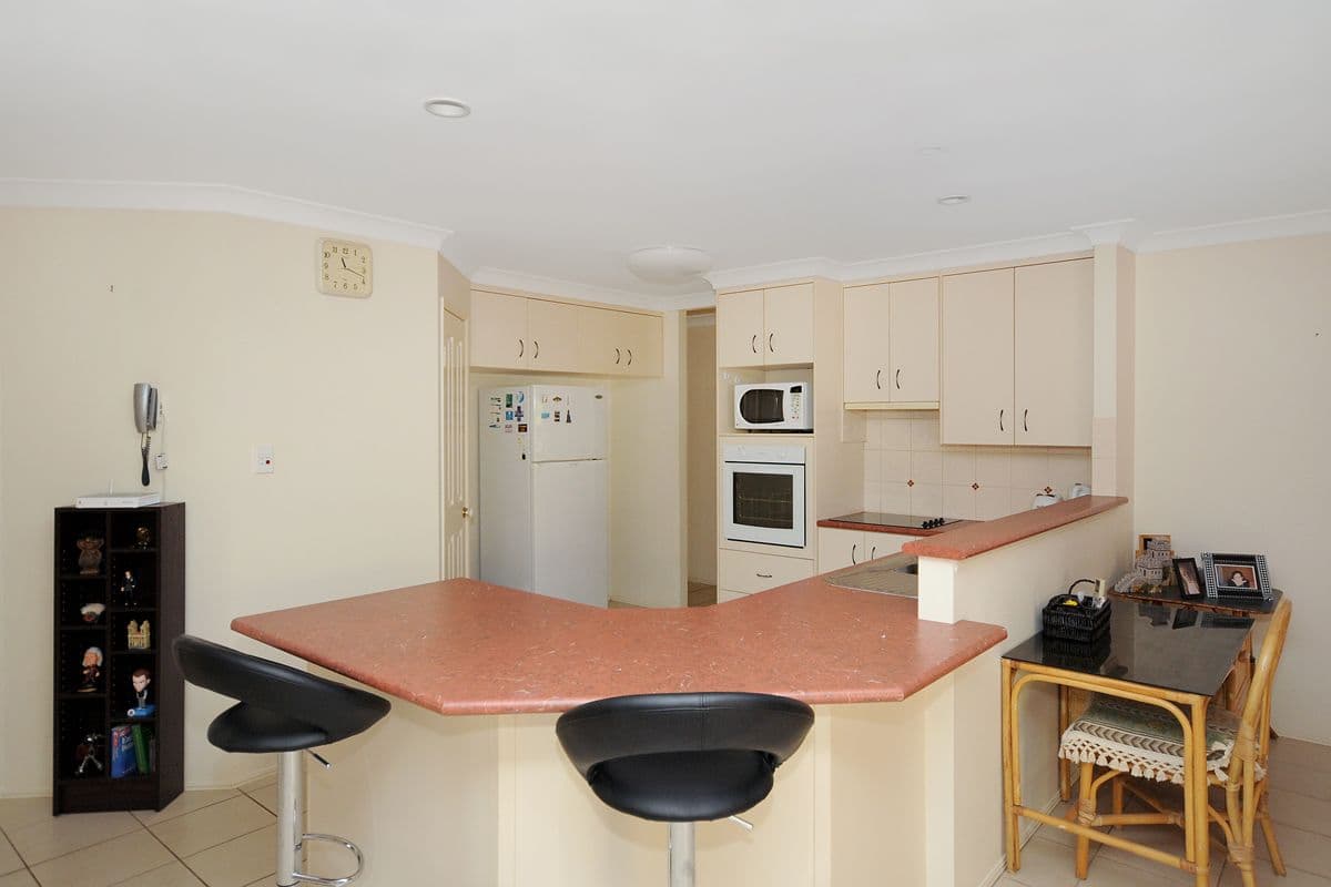 13 Fadden Crescent, MIDDLE RIDGE QLD 4350, Middle Ridge - Thumbnail 4