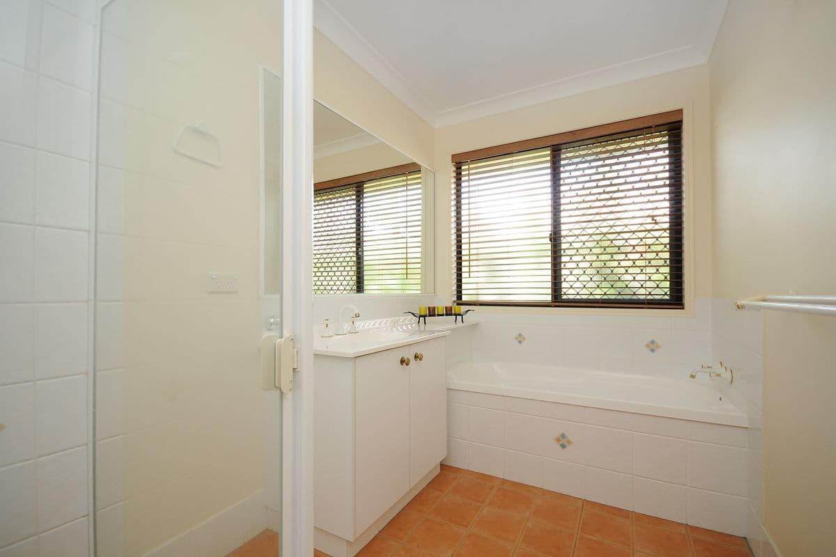13 Fadden Crescent, MIDDLE RIDGE QLD 4350, Middle Ridge - Thumbnail 7