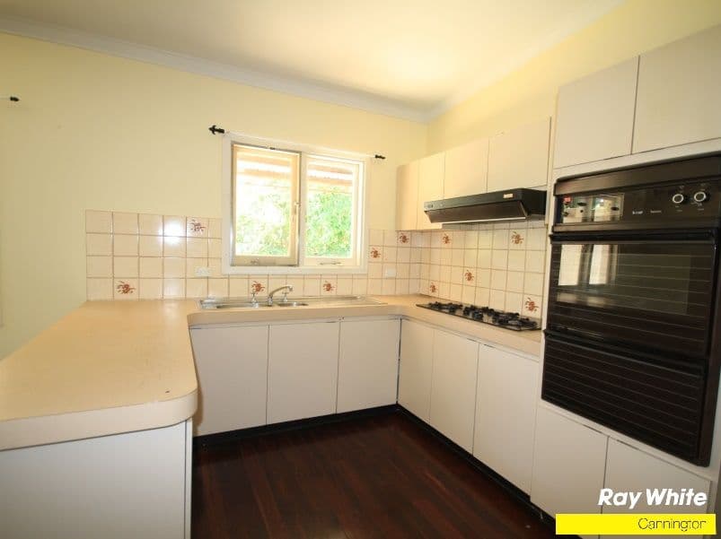 30 Lester Drive, THORNLIE WA 6108, Thornlie - Thumbnail 2