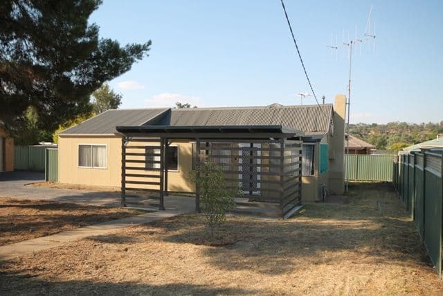 11 Miro Street, YOUNG NSW 2594, Young - Thumbnail 2