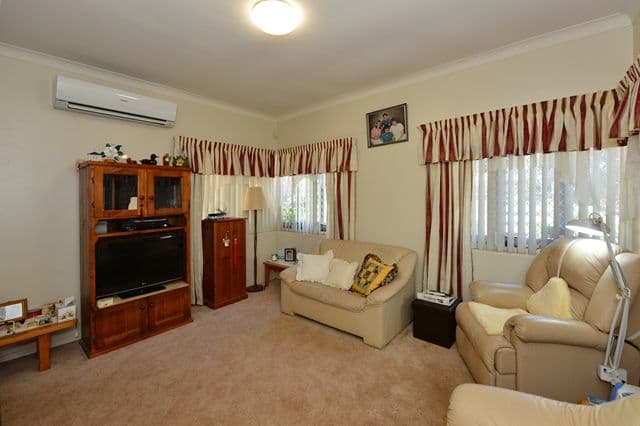 30 Cathro Street, ROCKVILLE QLD 4350, Rockville - Thumbnail 2