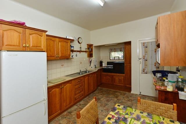 30 Cathro Street, ROCKVILLE QLD 4350, Rockville - Thumbnail 3