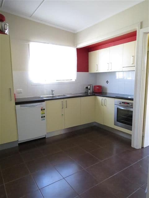 108 Northern Road, ROMA QLD 4455, Roma - Thumbnail 2