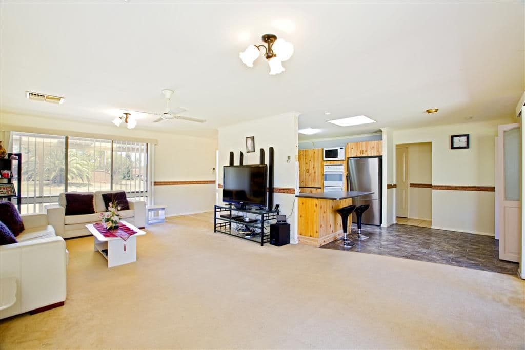 1 Nightmist Grove, ST CLAIR NSW 2759, St Clair - Thumbnail 2