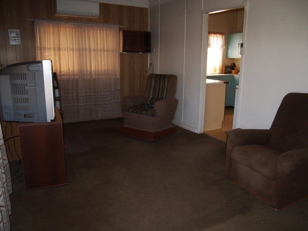 5 Crouch Street, CONDOBOLIN NSW 2877, Condobolin - Thumbnail 2