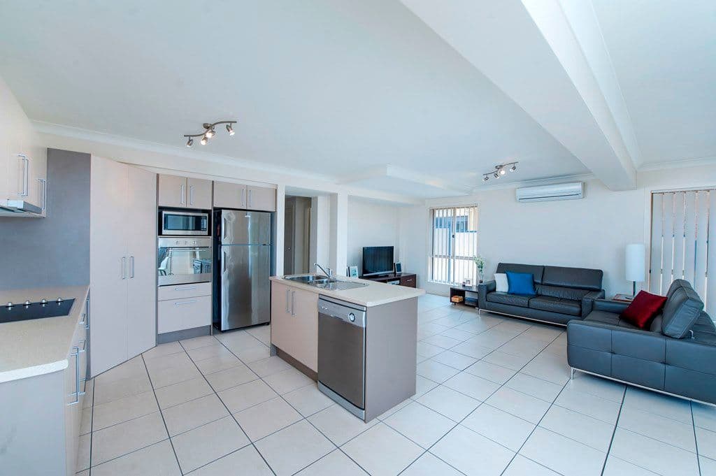 15 Ashbourne Terrace, BIGGERA WATERS QLD 4216, Biggera Waters - Thumbnail 5