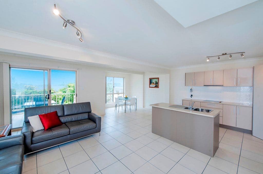 15 Ashbourne Terrace, BIGGERA WATERS QLD 4216, Biggera Waters - Thumbnail 2