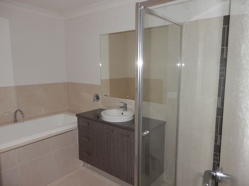 33 Nixon Drive, NORTH BOOVAL QLD 4304, North Booval - Thumbnail 7