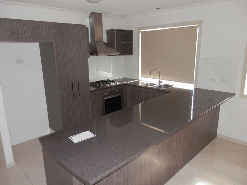 33 Nixon Drive, NORTH BOOVAL QLD 4304, North Booval - Thumbnail 4